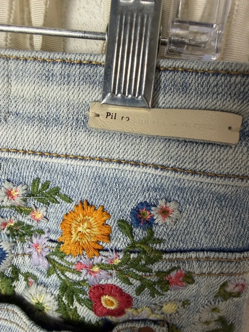 Anthropologie | Pilcro Slim Boyfriend Floral Embroidered Denim Shorts Size 25 - Picture 5 of 16
